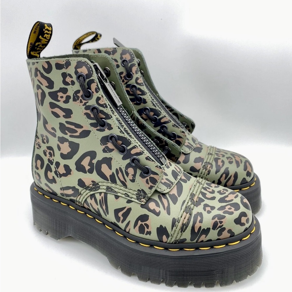 Dr. Martens Woman’s Sinclair Distorted Leopard Print Platform Boots Size 6 NWT